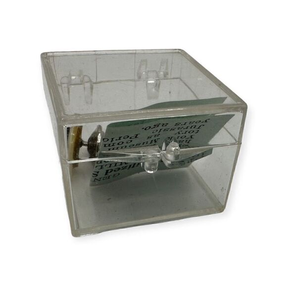 Genuine shark tooth cuff link in a clear box - Picture 9 of 12